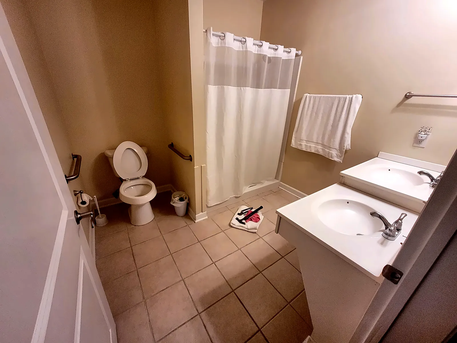 Guest bath before renovation