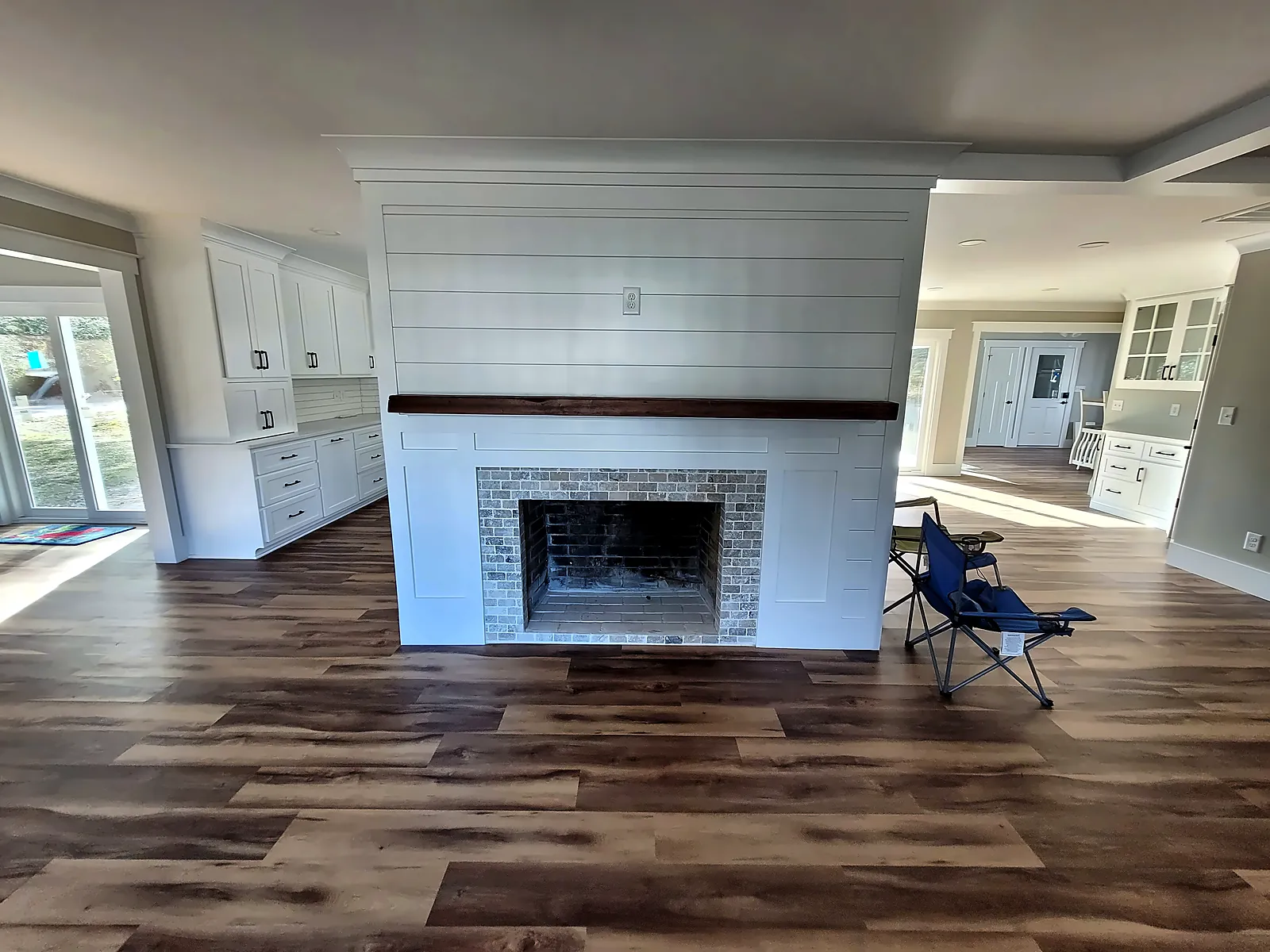 Living room with white shiplap fireplace and brick firebox – Renovations & Interiors
